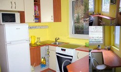 barevně sladěná kuchyně omyvatelná barva žlutá